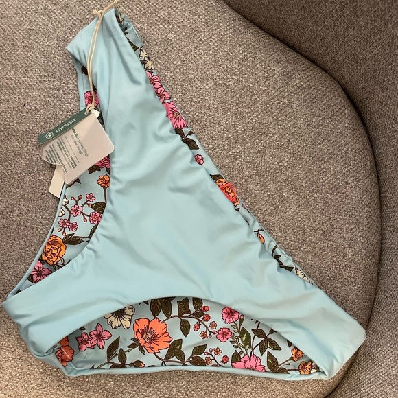 MAAJI- SKY BLUE SUBLIME CLASSIC BIKINI BOTTOM reversible- NWT - Picture 2 of 3